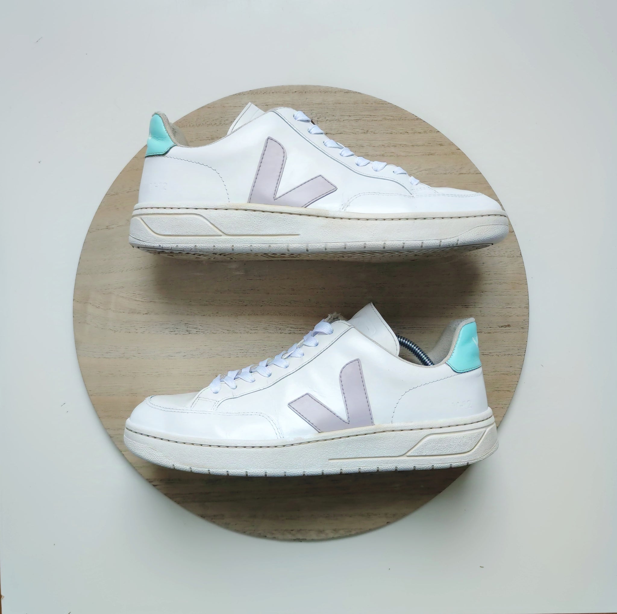 Veja V-12 White/Blue/Purple T.41