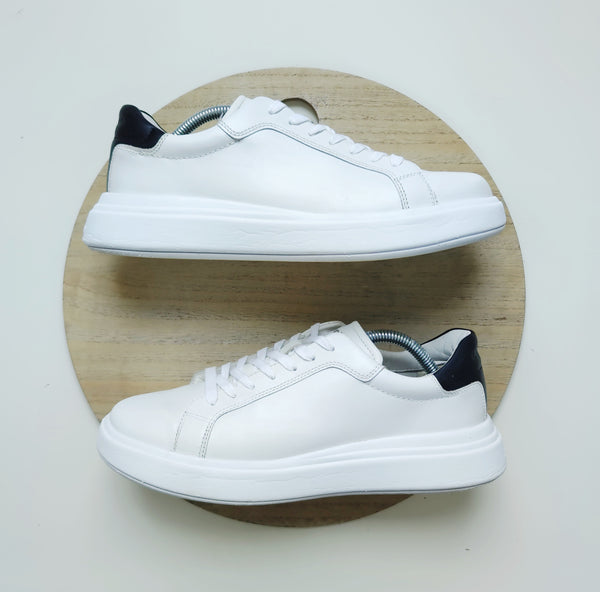 Calvin Klein White/Black T.42